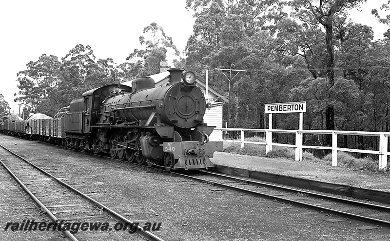 P24237
W class 940 on goods train, at station, platform, obscured station building, Pemberton, PP line, side and front view
