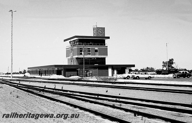 P24253
Yard Master's Office, tracks, cars in carpark, clock on roof, tracks, Forrestfield, view from ground level
