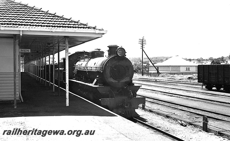 P24268
W class 956, at station, platform, canopy, station building of weatherboard and tile, 