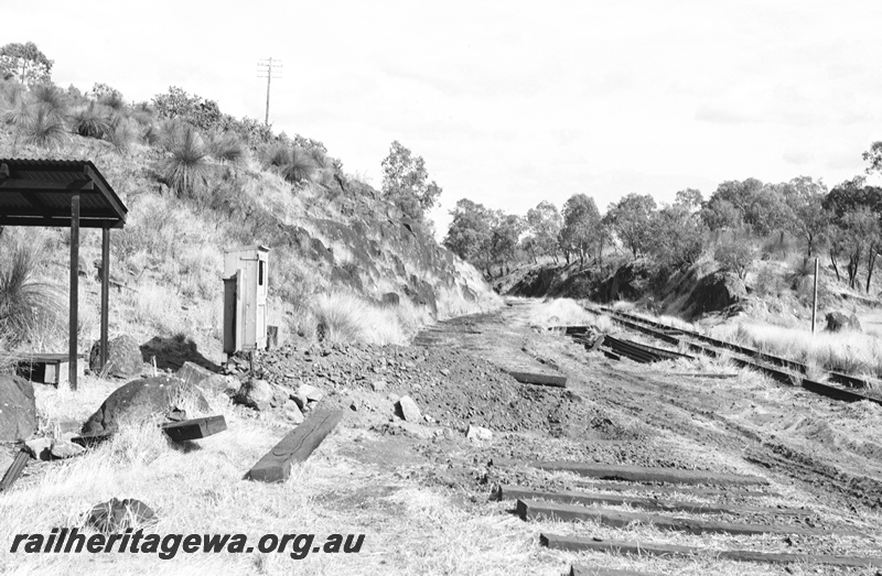 P24355
View of track, cutting, sleepers, near tunnel, east of Swan View, ER line, taken from ground level
