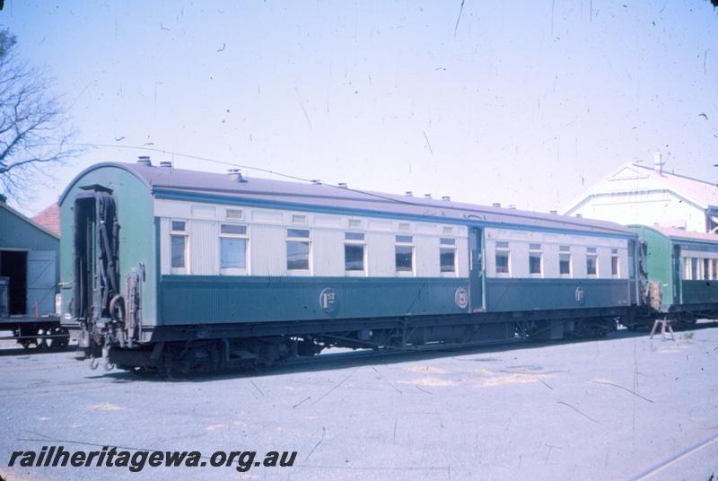 T00060
AZ class 1st class sleeping carriage, green and cream livery with a grey roof, end and side view.
