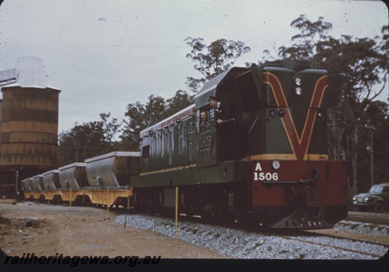 T01470
A class 1506, bauxite train, loading facility, Jarrahdale

