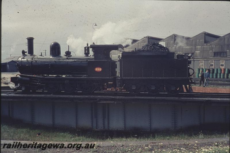 T01819
G class 233, on turntable, East Perth loco depot
