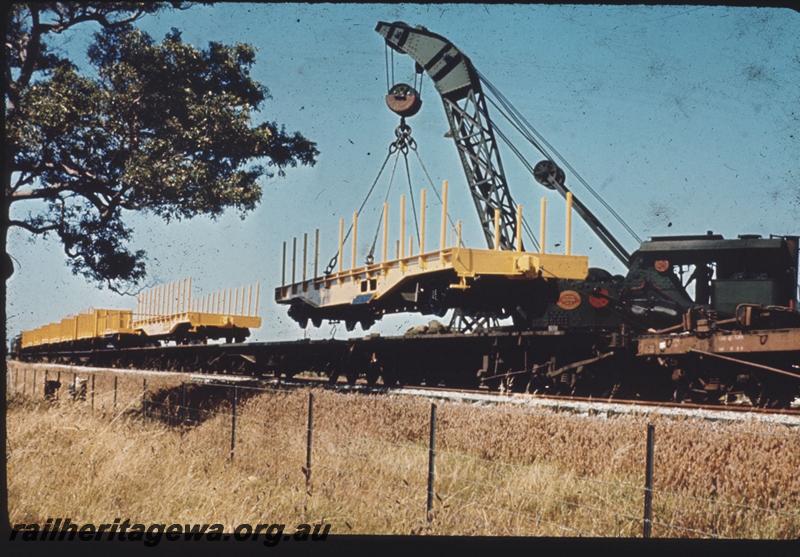 T02213
Breakdown crane No.23, unloading standard gauge wagons from narrow gauge wagons.

