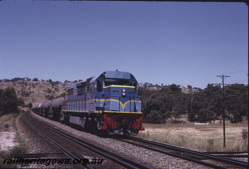 T02675
L class 275, near Toodyay, Avon Valley line, nickel concentrate train
