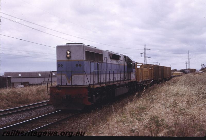 T02704
L class 266, original livery, South Fremantle, freight train
