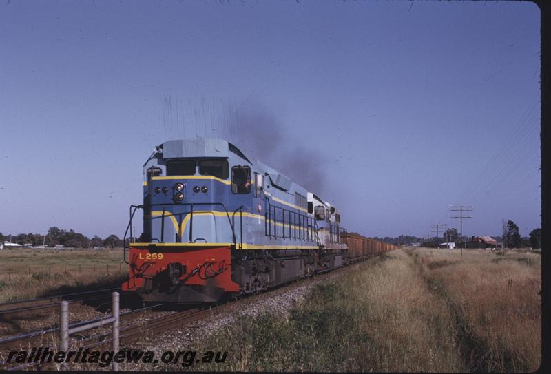 T02714
L class 257, later blue livery, double heading, Toodyay Road crossing, Avon Valley Line, 

