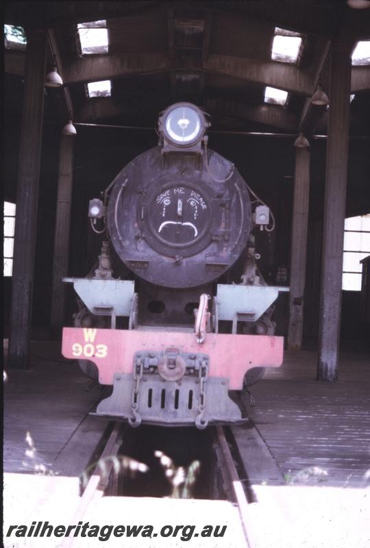 T02893
W class 903, roundhouse, Collie, head on view
