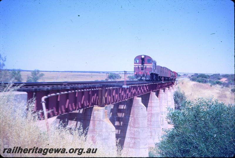 T02961
F class 45, steel girder bridge, Eradu Bridge, NR line, goods train
