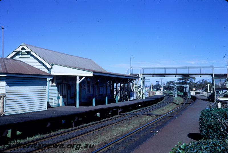 T03801
Station buildings, footbridge, Mount Lawley looking towards Perth
