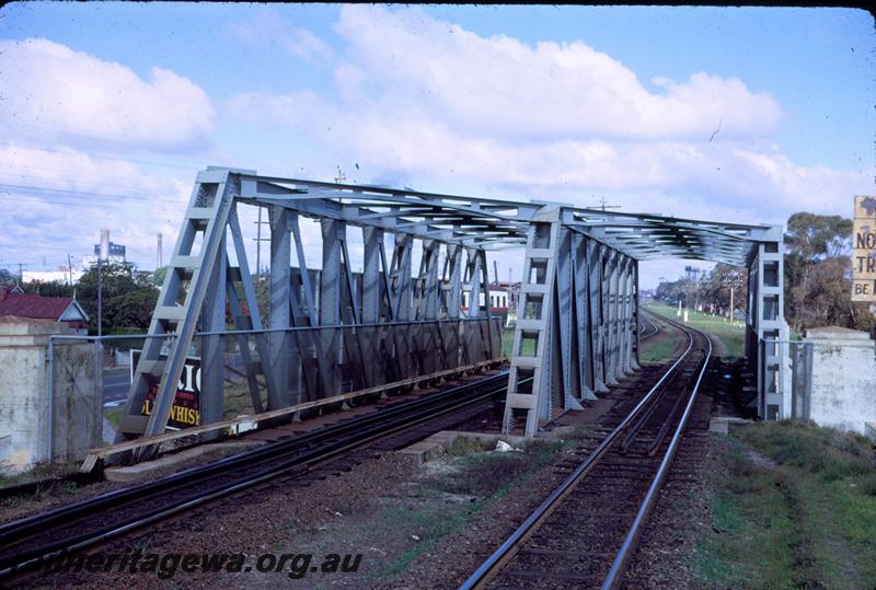 T03820
Subway, Mount Lawley, track level view

