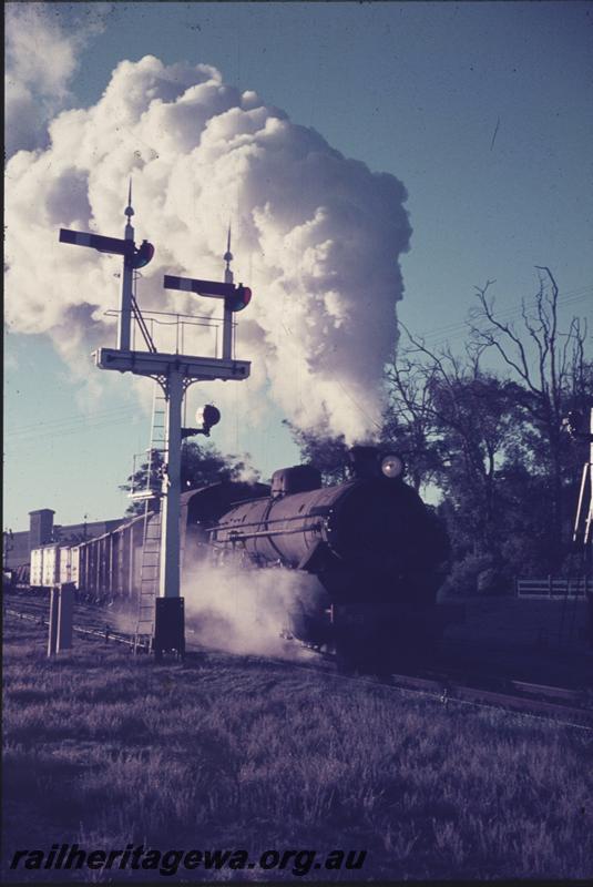 T04222
W class 913, signals, heading train No. 332 out of Picton Junction, SWR line, emitting much smoke
