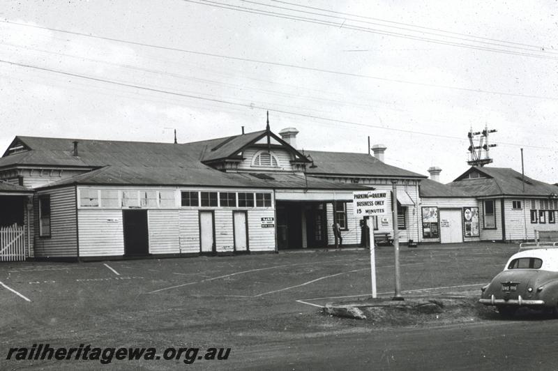 T04305
Station building, Midland Junction, street side view
