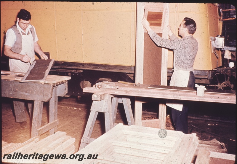 T04325
Tradesmen preparing panelling for a railcar trailer, Midland Workshops
