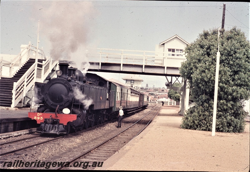 T04604
DD class 595 steam locomotive with a Royal Show special at Claremont Station.
