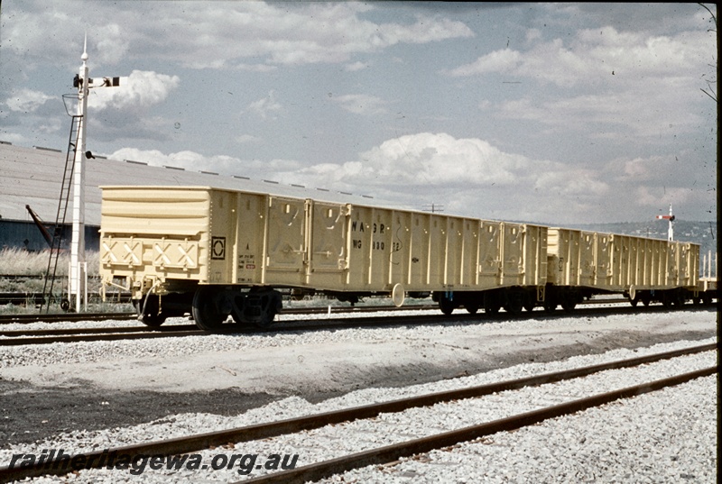 T04654
WG class standard gauge open (box) wagons at Midland Workshops. See T4649.
