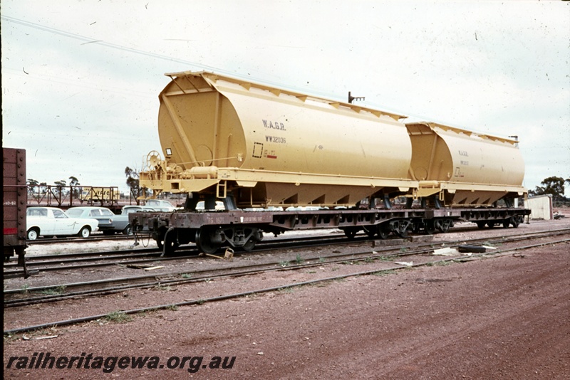 T04655
WW class standard gauge wheat hoppers loaded on Commonwealth Railways (CR) RG class flat top wagons at Parkeston.
