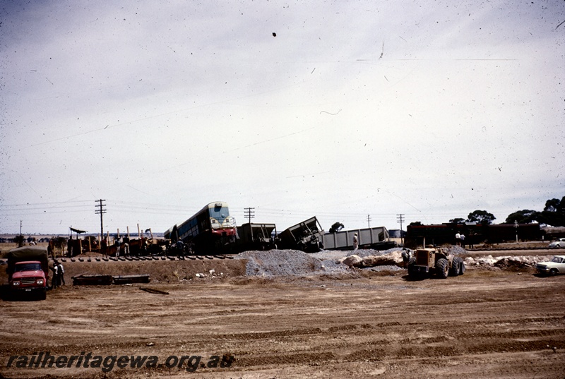 T04888
Derailment, H class loco and hoppers off track, workers, truck, excavator, cars, road crossing
