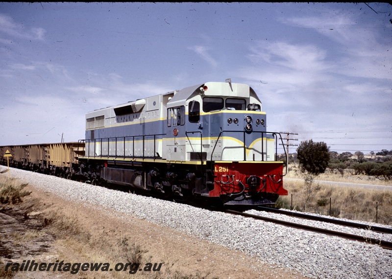 T04969
L class 251, on freight train, near Meckering, EGR line, side and front view
