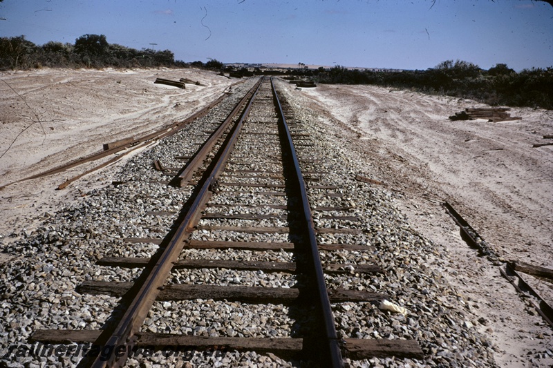 T05047
Trial section of standard gauge track, near Wireless Hill, between Shark Lake and Esperance, CE line
