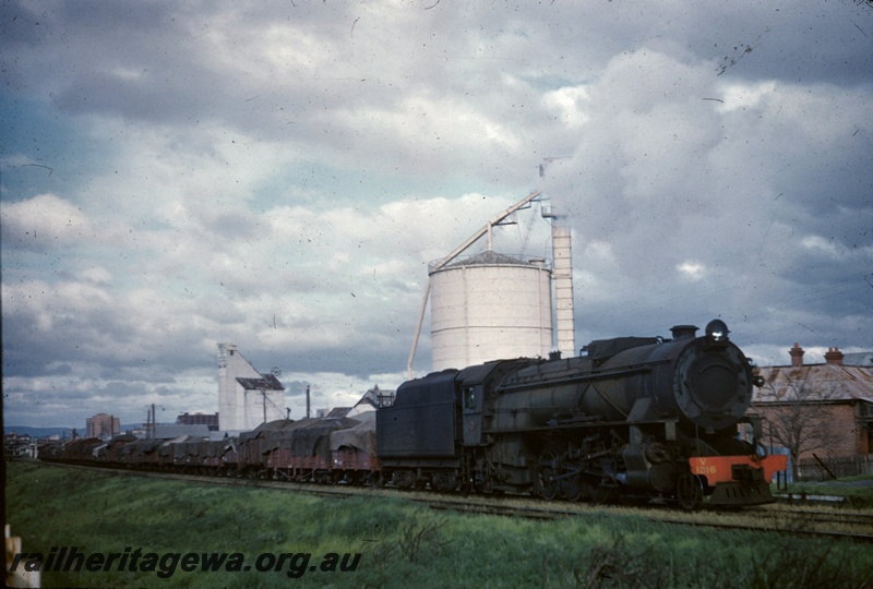 T05055
V class 1216, on goods train, hotel, silos, Bunbury, SWR line, side and front view

