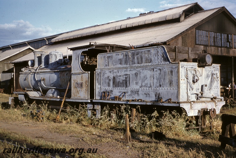 T05078
MRWA B class No 6, whitewashed and disused, shed, side and rear view
