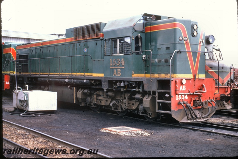 T05315
AB class 1534, X class 1029, on shed, Avon yard, Avon Valley line, side and end view
