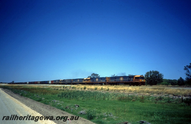 T05392
National Rail NR class locos 102, 115, 48, 52 and 34, quintuple heading freight train, side and front view
