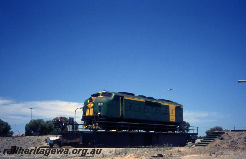 T05401
Australian Railroad Group Australia Southern Railroad GM class 37 in green and gold livery, on turntable, operator, front and side view
