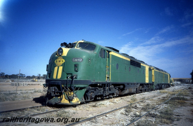 T05403
Australian Railroad Group Australia Southern Railroad GM class 47, ALF class 23, Parkeston, Trans-Australian Railway, front and side view
