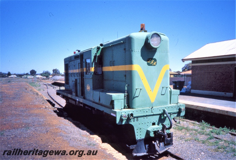 T05418
Y class 1108, in Light green  with yellow stripe livery, Boulder Loopline, side and end view
