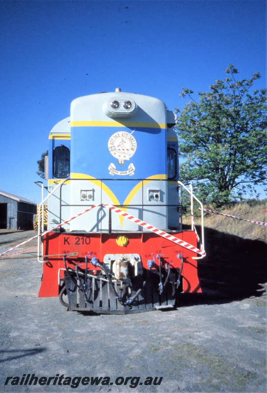 T05424
South Spur Rail K class 210, with SSR logo, West Kalgoorlie shed, EGR line, front view
