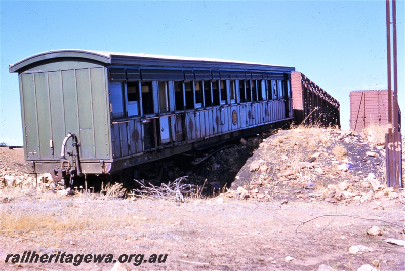 T05446
Derelict ACL class 230 carriage, derailed over the end of siding, two cattle wagons, Mullewa, NR line, end and side view
