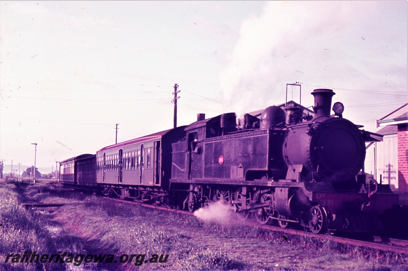 T05452
DS class 381, on suburban passenger train to Perth comprising AS class 373, AF class 141, AYB class 456, station building (part), Cannington, SWR line, end and front view
