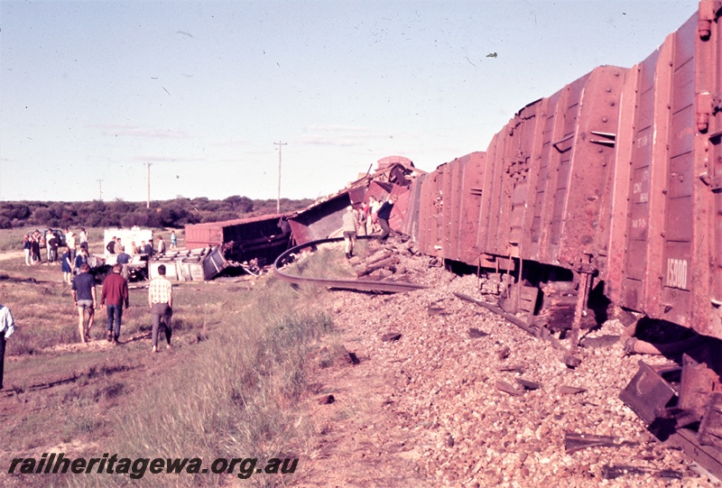 T05471
Narrow gauge derailment at Booran. No 92 goods. Photo taken looking along rake of derailed wagons. EGR line. 
