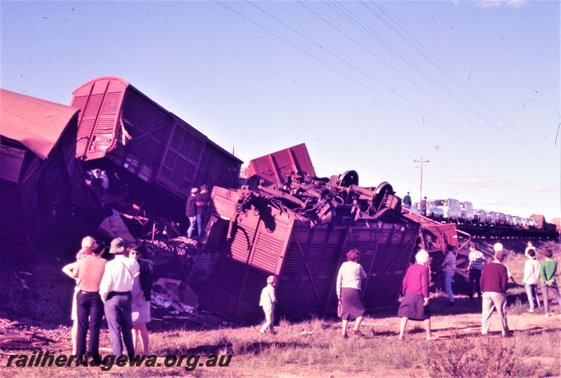 T05473
Narrow gauge derailment at Booran. No 92 goods.EGR line. 
