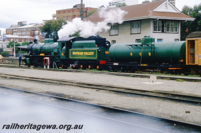 T05500
HVR W Class 903 with water tank attached arrive Perth. ER .line.
