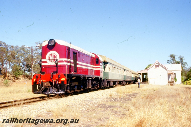 T05514
F class 40 at Gingin - Centenary of Midland Railway. MR line 
