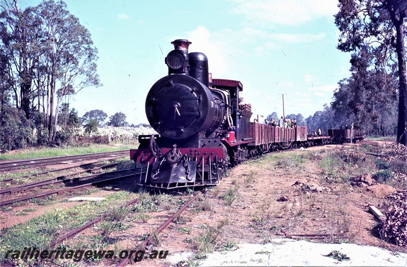 T05575
Donnelly Sawmills Y class 176 hauling empty wagons at Yornup. WAGR railway to Northcliffe to right of train. PP line  
