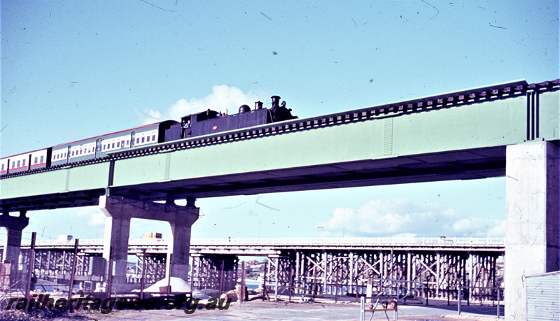 T05637
Dd class hauls passenger train over the Swan River bridge Fremantle.Road bridge in background. ER line.
