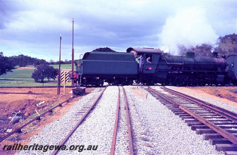 T05649
W class 932  hauling ARHS tour train to Toodyay, crossing standard gauge railway on 