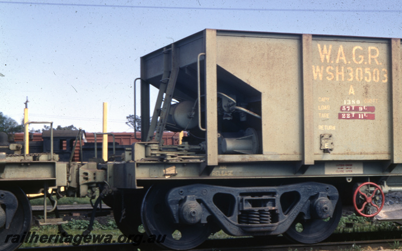 T05663
WSH class 30503 ballast hopper, end and side view showing the coupler, bogie and brake wheel
