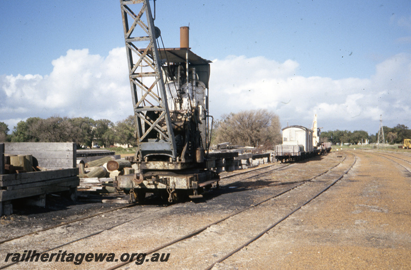 T05667
Steam crane and other jetty wagons, Busselton jetty approach siding. BB line 
