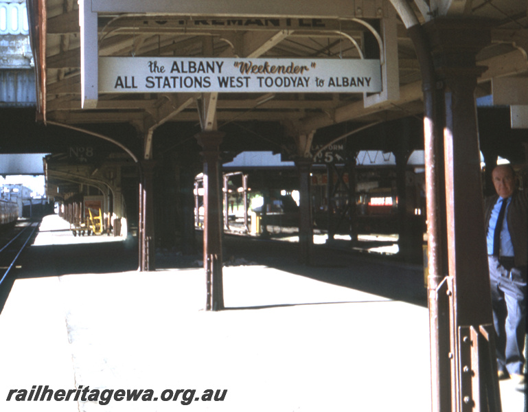 T05680
Perth Station - The Albany Weekender all stations West Toodyay to Albany destination board. ER line

