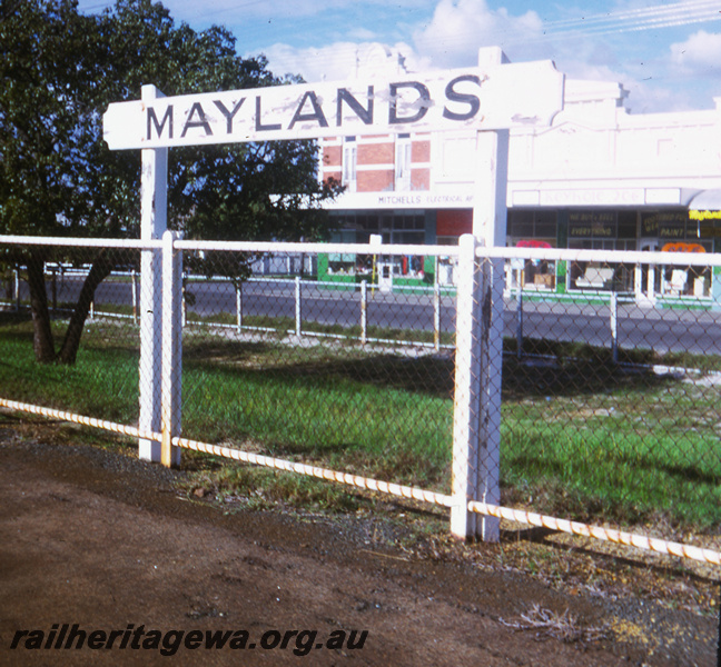 T05697
Maylands Station nameboard - Mitchells Electrical shop Whately Cres in background. ER line
