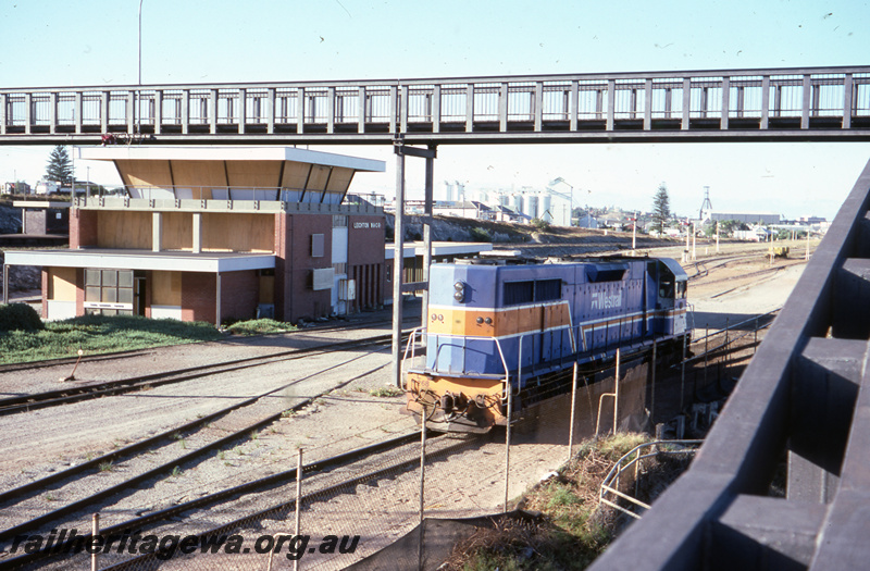 T05709
L class 268 (Westrail blue and orange livery) at Leighton. Yard Masters building in photo. ER line.
