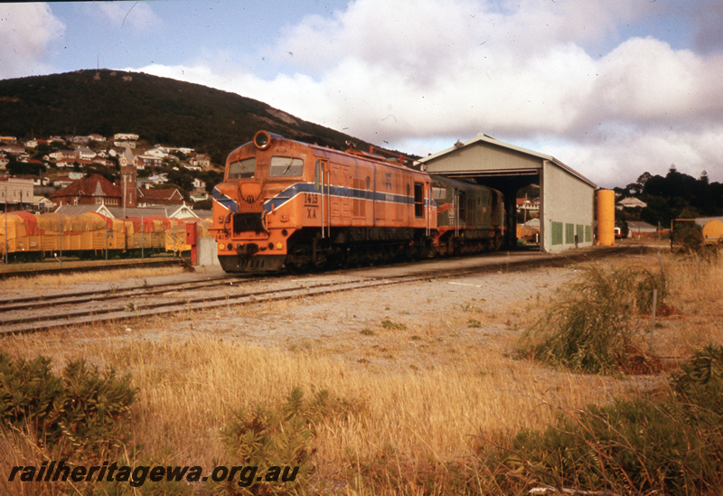 T05713
XA class 1415 (orange livery) and 1414 (green/red livery) at Albany Locomotive Depot. GSR line.
