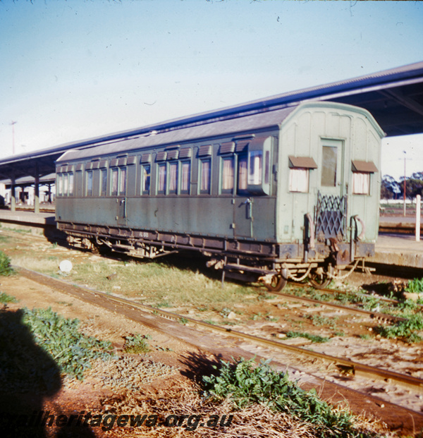 T05722
AL  class 88 track recorder carriage, side and end view  at Kalgoorlie.  EGR line.
