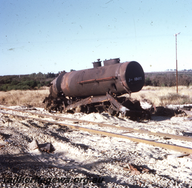 T05727
JOA class 10485 diesel fuel wagon., rerailed and badly damaged
