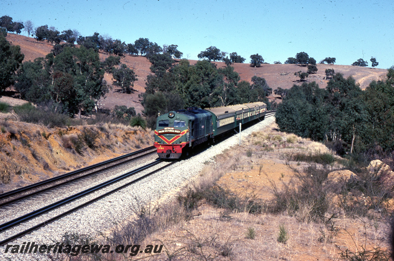 T05772
X class 1030 heading a four carriage ARHS tour train on the dual gauge Avon Valley line, view of the train
